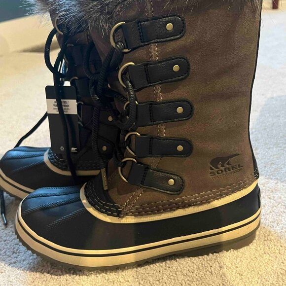 Joan of Arctic Sorel Boots - Picture 6 of 6